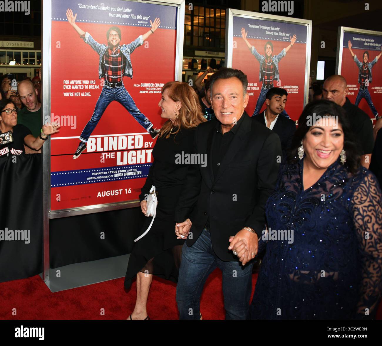 7. August 2019, Asbury Park, New Jersey, USA: Premiere von „Blinded by the Light“ im Paramount Theater in Asbury Park, New Jersey...mit: Patti Scialfa, Bruce Springsteen, Gurinder Chadha.Wo: Asbury Park, New Jersey, Vereinigte Staaten.Wann: 07. August 2019.Credit: >.**NUR VERFÜGBAR FÜR DIE USA* (Credit Image: © HD1/WENN via ZUMA Press) Stockfoto