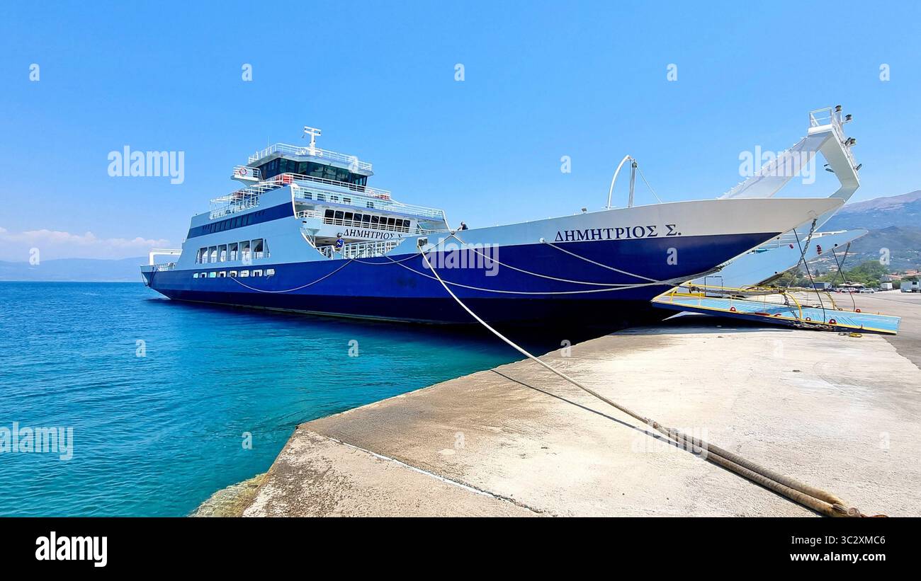 Die zweiseitige Passagier- und PKW-Fähre Dimitrios S an der Ostmitte in Rio, Griechenland Stockfoto