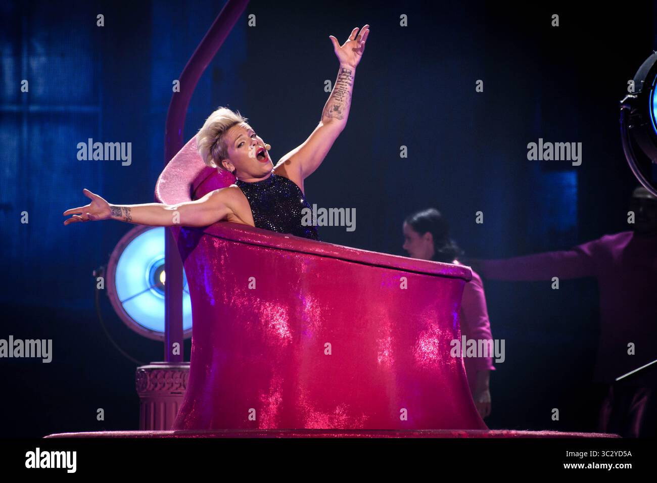 August 18, 2019, Toronto, Ontario, Kanada: Alecia Beth Moore, professionell, bekannt als Rosa (stilisiert als P!nk) eine ausverkaufte Show in Toronto. Im Bild: Rosa (Credit Bild: © Engel Marchini/ZUMA Draht) Stockfoto