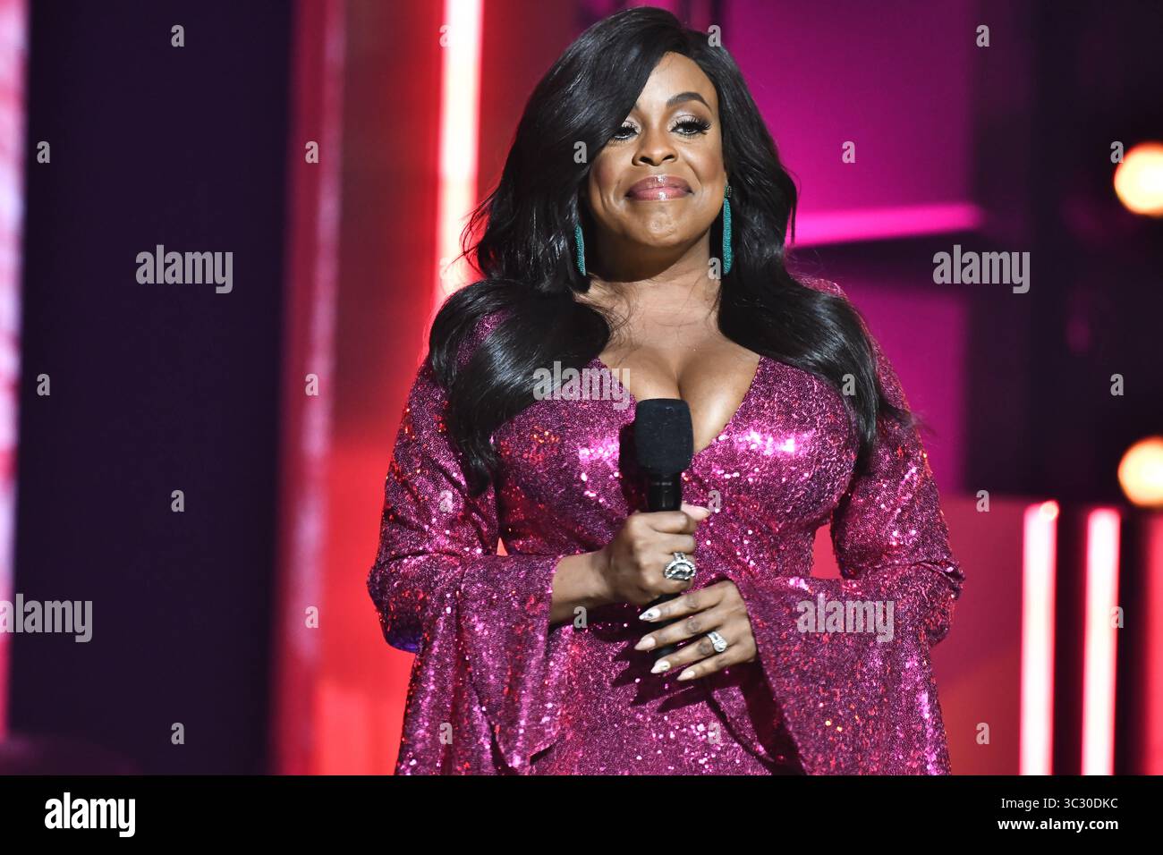 August 2019, Newark, New Jersey, USA: NIECY NASH, Gastgeber der Black Girls Rock Awards Show im NJPAC. (Bild: © Ricky Fitchett/ZUMA Wire) Stockfoto