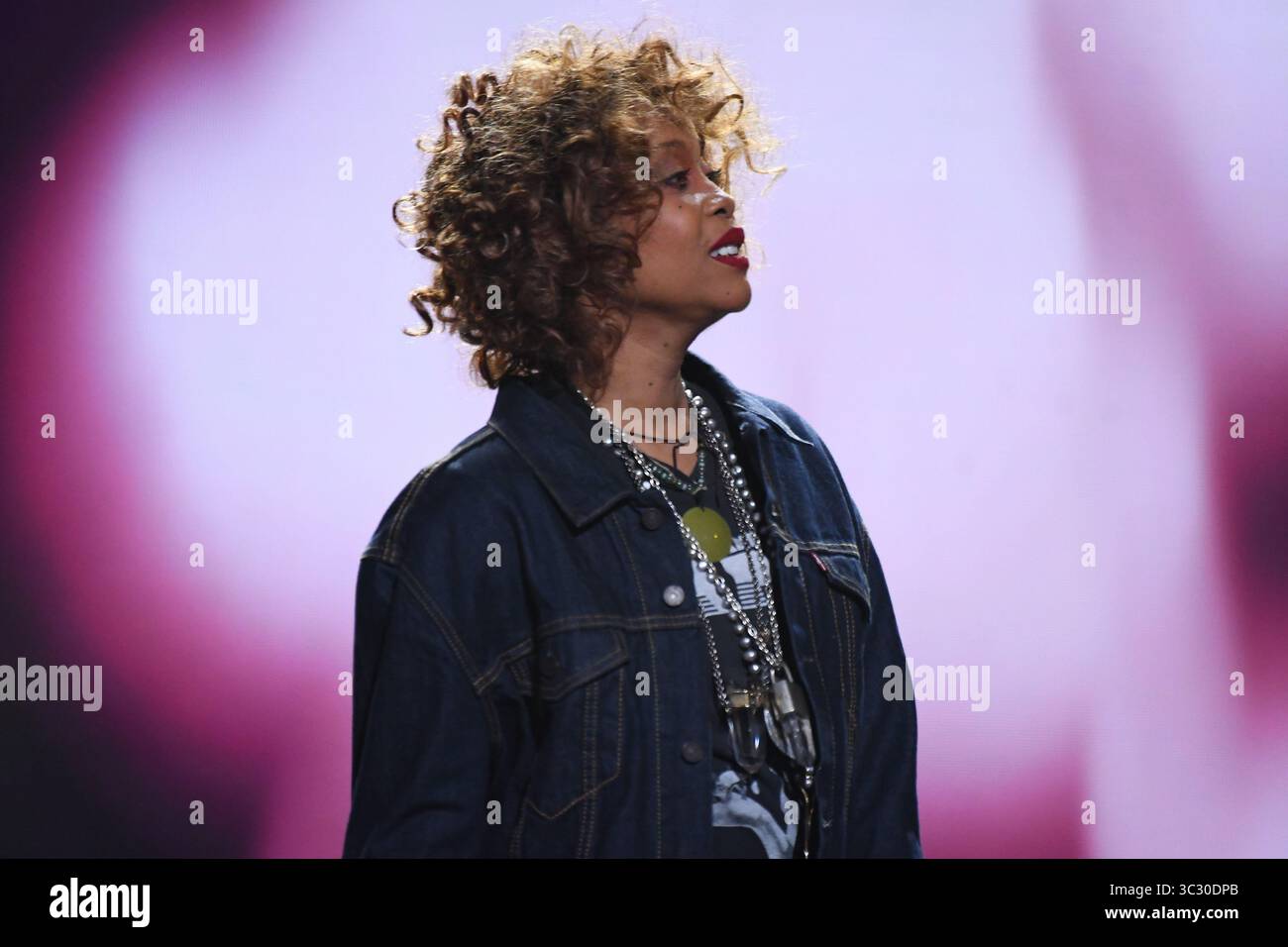 25. August 2019, Newark, New Jersey, USA: ERYKAH BADU tritt bei der Black Girls Rock Awards Show im NJPAC auf. (Bild: © Ricky Fitchett/ZUMA Wire) Stockfoto