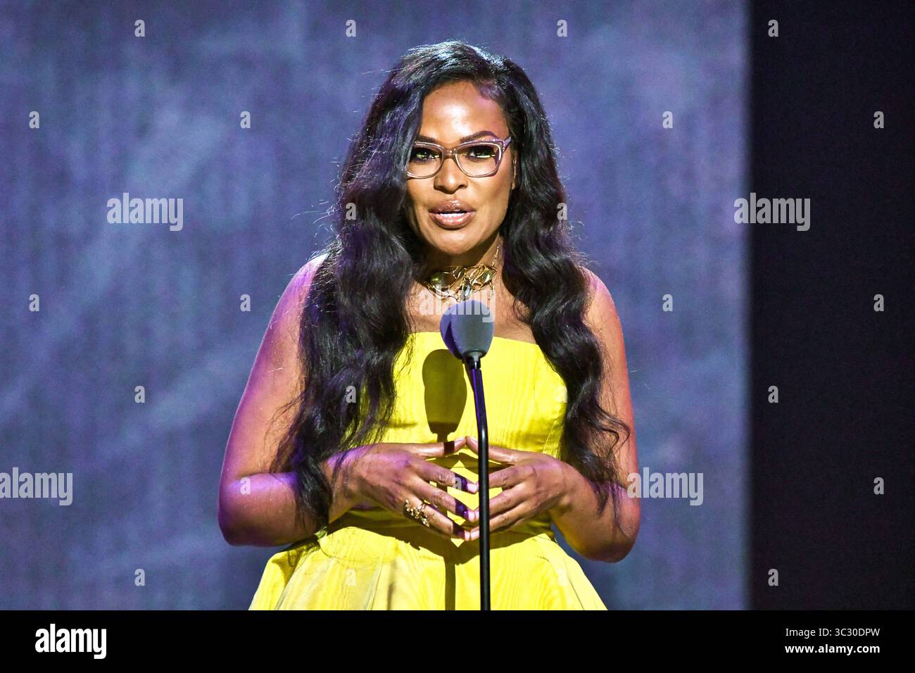 25. August 2019, Newark, New Jersey, USA: BEVERLY BOND spricht bei der Black Girls Rock Awards Show im NJPAC. (Bild: © Ricky Fitchett/ZUMA Wire) Stockfoto