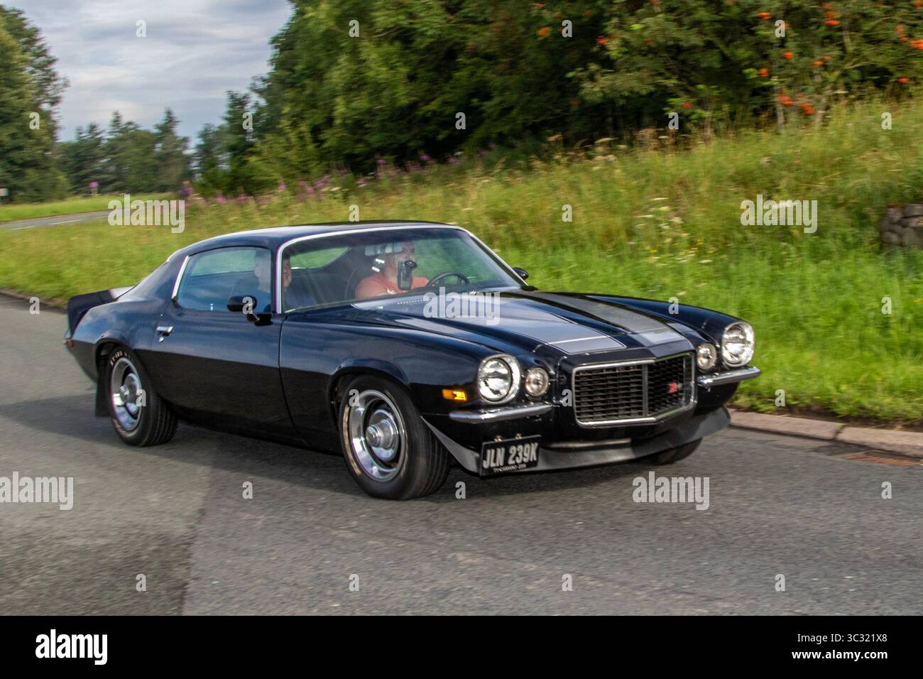 Black Chevrolet GMC American Camaro Car Benzinmotor aus den 1971 70er Jahren mit 5737 ccm (5,7 Liter) V8-Motor; auf der Wheels Up North Weekender Oldtimer und Performance, Sammler und Enthusiasten Motorshow. Kendal, Großbritannien Stockfoto