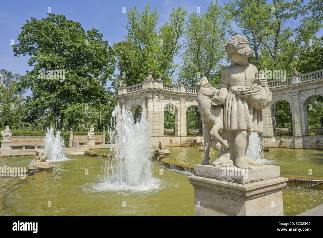 Kleiner Bruder und Schwester, Märchenbrunnen, Volkspark Friedrichshain, Bezirk Friedrichshain-Kreuzberg, Berlin, Deutschland Stockfoto