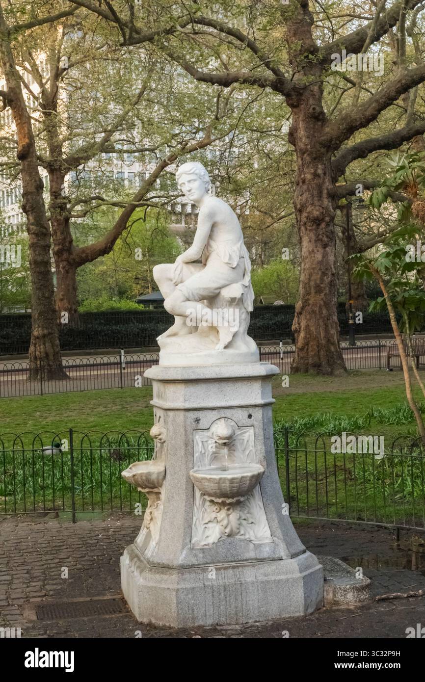 England, London, Westminster, St.Jame's Park, The Boy Statue Water Fountain aus dem Jahr 1863 Stockfoto