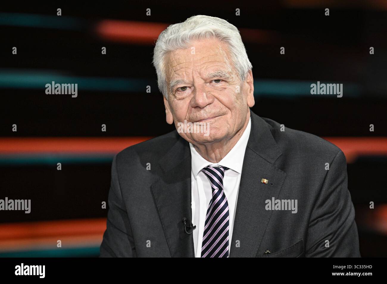 Joachim Gauck Ex-Bundespräsident 07/25 ihr Joachim Gauck am 24. Juli 2025 in Markus Lanz , ZDF Aufzeichnung vom 17. Juli Deutschland deutsch deutscher Mann Politik Politiker Theologe ehemaliger Bundesbeauftragter Stasi-Unterlagen Behörde Behördenleiter Pfarrer deutscher Bundespräsident quer Porträt lächelnd *** Joachim Gauck Ex Bundespräsident 07 25 Ihr Joachim Gauck am 24. Juli 2025 in Markus Lanz , ZDF Aufzeichnung vom 17. Juli Deutschland deutscher Mann Politik Politiker Theologe ehemaliger Bundespräsident Stasi dokumentiert Autoritätsleiter Pfarrer Vergangenheit Stockfoto