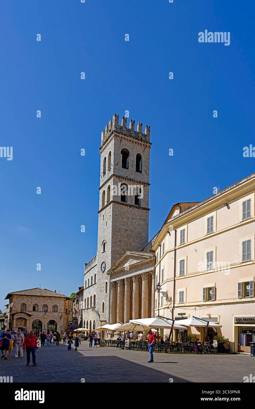 Straßenansicht, Kirchen, Chiesa di Santa Maria sopra Minerva, Chiesa di San Nicola auf der piazza, Palazzo del Popolo Stockfoto