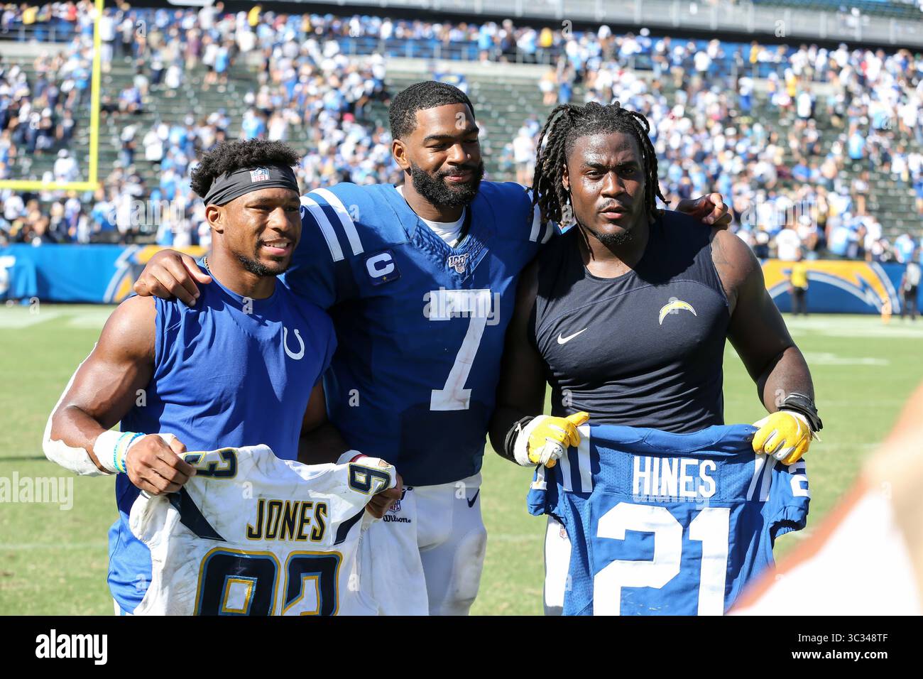 September 8, 2019 Carson, CA...Indianapolis Colts Running Back Nyheim Hines #21, Indianapolis Colts Quarterback Jacoby Brissett #7 und Los Angeles Chargers Defensive Tackle Justin Jones #93 aus North Carolina State After the NFL Indianapolis Colts vs Los Angeles Chargers im Dignity Health Sports Park in Carson, CA am 8. September 2019 (Foto: Jevone Moore)(Credit: &Copy; Jevone Moore/CSM via ZUMA Wire) Stockfoto