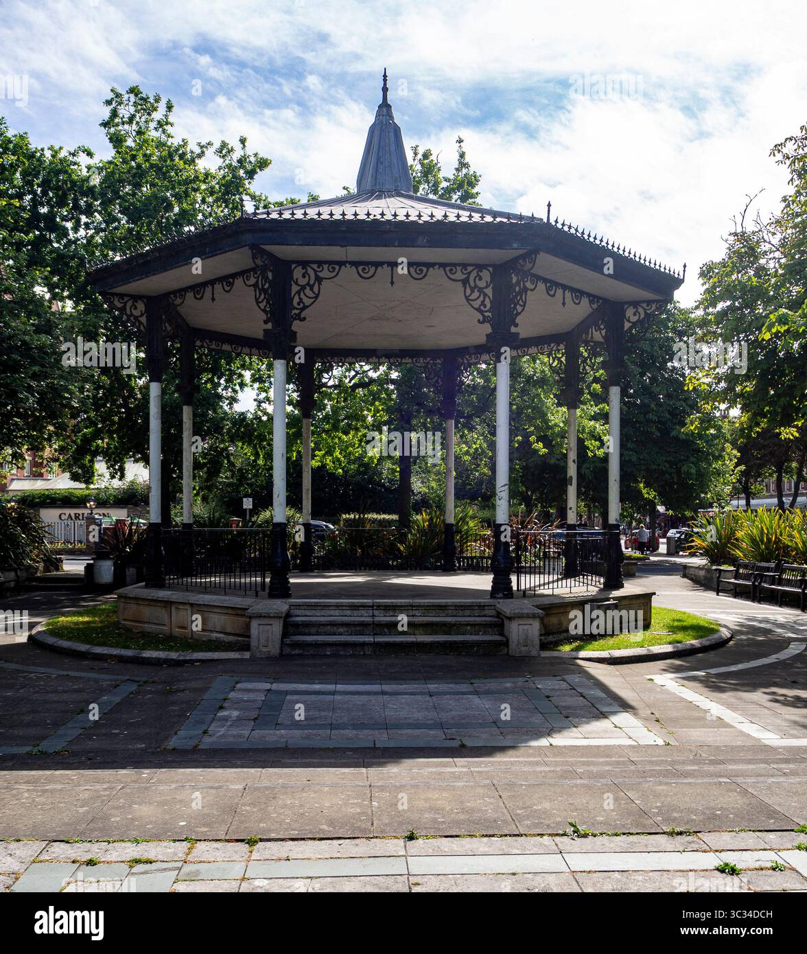 Der Southport Bandstand in Municipal Gardens (Town Hall Gardens) wurde 1894 erbaut. Stockfoto