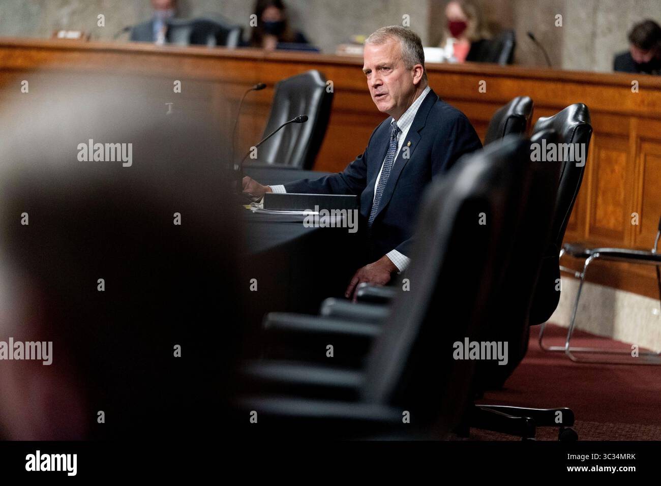 25. März 2021, Washington, District of Columbia, USA: US-Senator Dan Sullivan (Republikaner von Alaska), spricht bei einer Anhörung zur Prüfung des US-Sondereinsatzkommandos und des US-Cyber-Kommandos in der Prüfung des Verteidigungsantrags für das Geschäftsjahr 2022 und des Future Years Defense Program, Donnerstag, 25. März 2021, auf Capitol Hill. in Washington (Foto: © Andrew Harnik - Pool via CNP/CNP via ZUMA Wire) Stockfoto