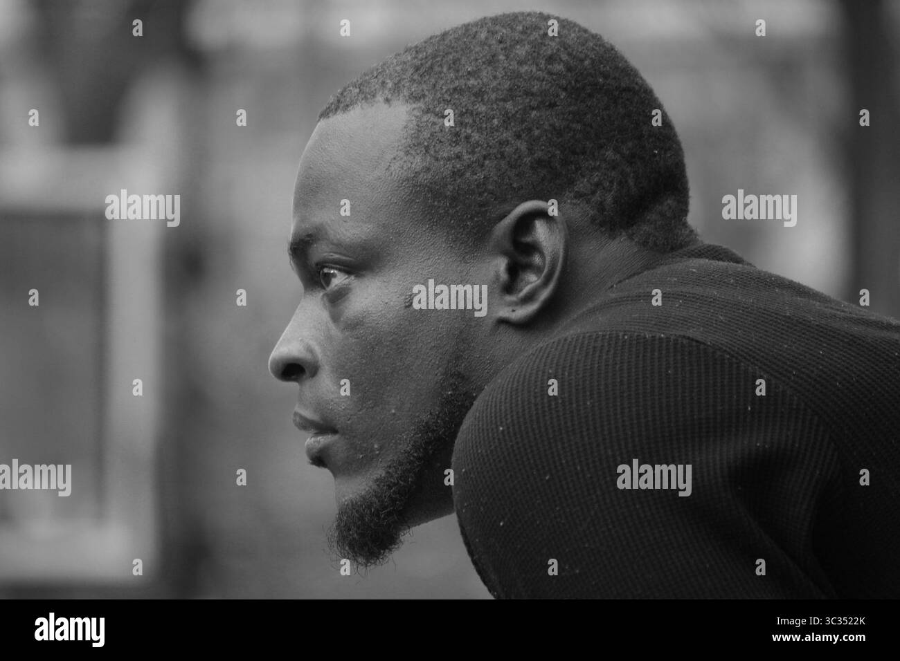 27. März 2021, New York, New York, USA: Die West Fourth Street Courts, auch bekannt als The Cage, für Amateur-Basketball in New York City, Greenwich Village. Der Cage wird auch für Streetballturniere genutzt. Die US-Impfkampagne beschleunigt sich rasant: Mehr als 90 Millionen Menschen, ein Drittel der erwachsenen Bevölkerung, haben mindestens eine Impfung mit COVID-19 erhalten. Und fast jeder Staat hat angekündigt, dass er die Richtlinie erfüllen wird, wonach alle Erwachsenen bis zum 1. Mai in Anspruch genommen werden sollen. In New York sagte Gouverneur Cuomo bei einem Pressebriefing diese Woche, dass andere staaten Termine festlegen würden Stockfoto