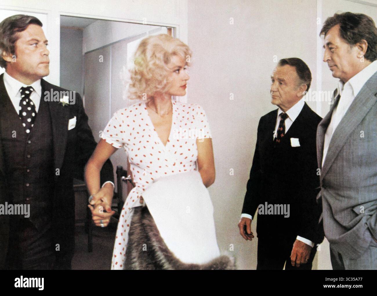 29. MAI 2014 - HOLLYWOOD, USA - THE BIG SLEEP (1978). OLIVER REED, JOHN MILLS, ROBERT MITCHUM, MICHAEL GEWINNER (DIR).BSLP 004. (Kreditbild: © Entertainment Pictures/ZUMA Press) Stockfoto