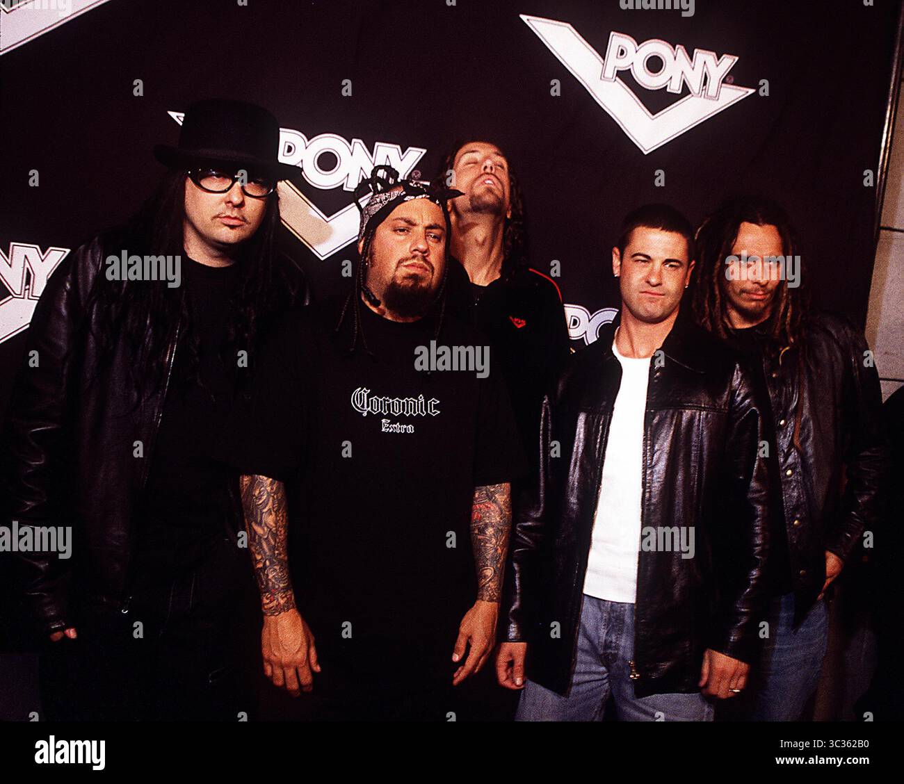 JANUAR 2011 - K25282RM KORN KONZERT .HAMMERSTEIN BALLSAAL, NYC 06.10.02. RICK MACKLER/ 2002.KORN(Bild: © Globe Photos/ZUMAPRESS.com) Stockfoto JANUAR 2011 - K25282RM KORN KONZERT .HAMMERSTEIN BALLSAAL, NYC 06.10.02. RICK MACKLER/ 2002.KORN(Bild: © Globe Photos/ZUMAPRESS.com) Stockfoto