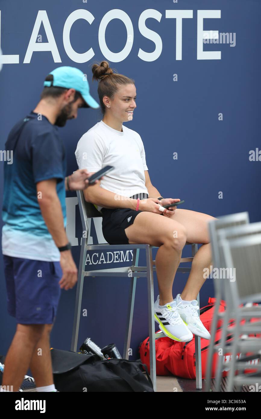 April 2021, Miami Gardens, Florida, USA: Maria Sakkari hat am 11. Tag der Miami Open am 1. April 2021 im Hard Rock Stadium in Miami Gardens, Florida, beim Üben gesehen...Menschen: Maria Sakkari (Credit Image: © SMG via ZUMA Wire) Stockfoto