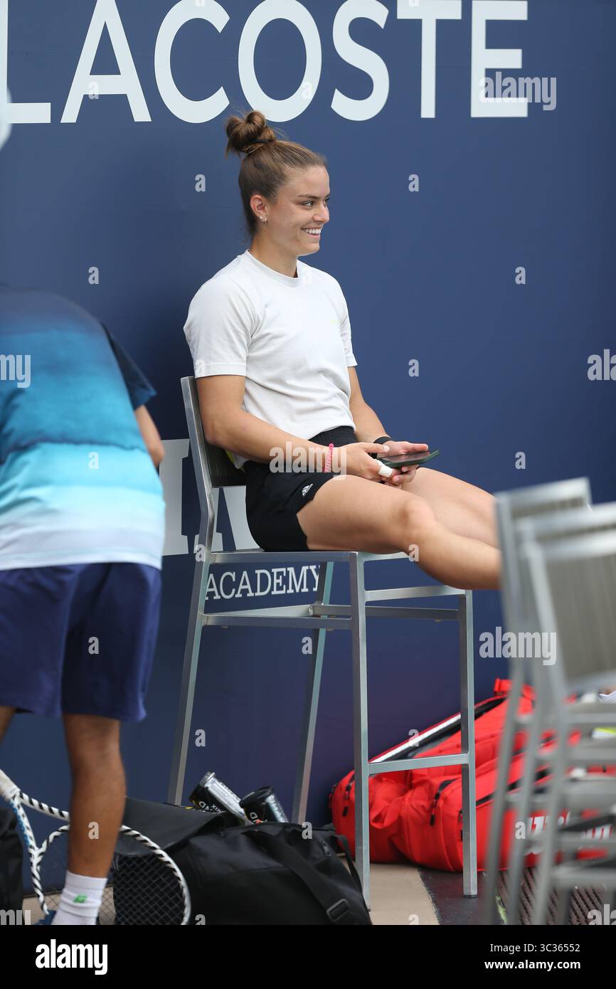 April 2021, Miami Gardens, Florida, USA: Maria Sakkari hat am 11. Tag der Miami Open am 1. April 2021 im Hard Rock Stadium in Miami Gardens, Florida, beim Üben gesehen...Menschen: Maria Sakkari (Credit Image: © SMG via ZUMA Wire) Stockfoto