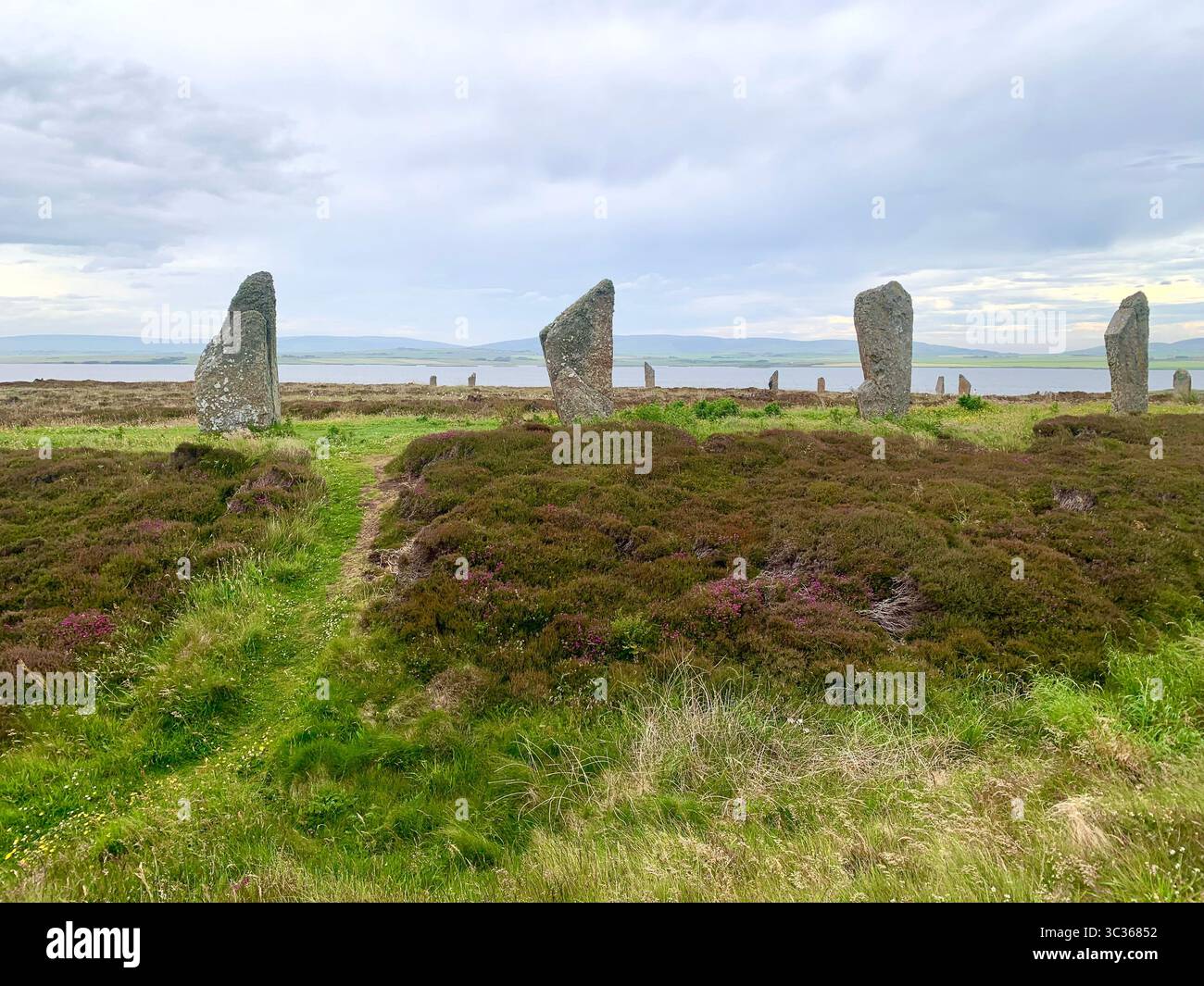 Der Ring of Brodgar Orkneys Orkney Schottland Steine alte Steinzeitmenschen setzten lebten alten Platz stand blickend Dorfinseln Hebriden Island Stockfoto