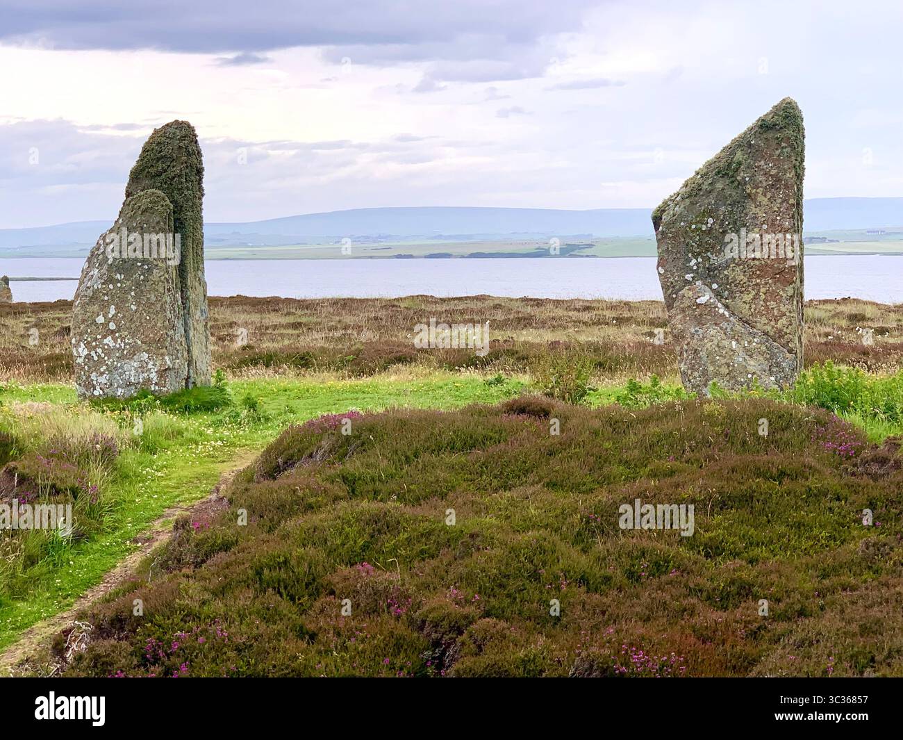 Der Ring of Brodgar Orkneys Orkney Schottland Steine alte Steinzeitmenschen setzten lebten alten Platz stand blickend Dorfinseln Hebriden Island Stockfoto