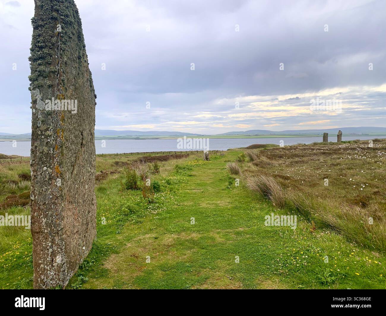 Der Ring of Brodgar Orkneys Orkney Schottland Steine alte Steinzeitmenschen setzten lebten alten Platz stand blickend Dorfinseln Hebriden Island Stockfoto