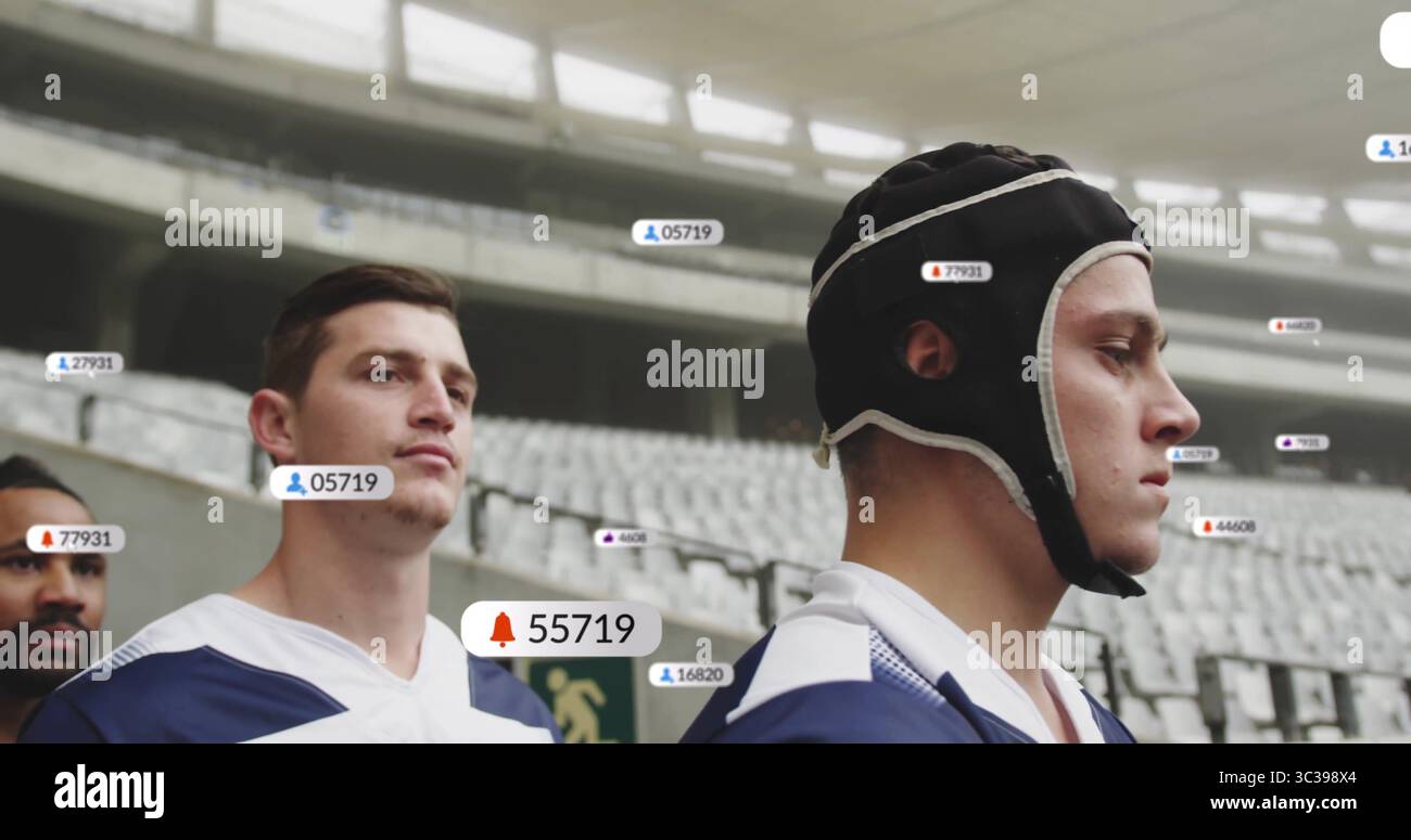 Vier Rugby-Athleten, die im Stadiontunnel stehen, tragen eine Scrum-Cap mit digitalen Symbolen und einen Kopierraum Stockfoto