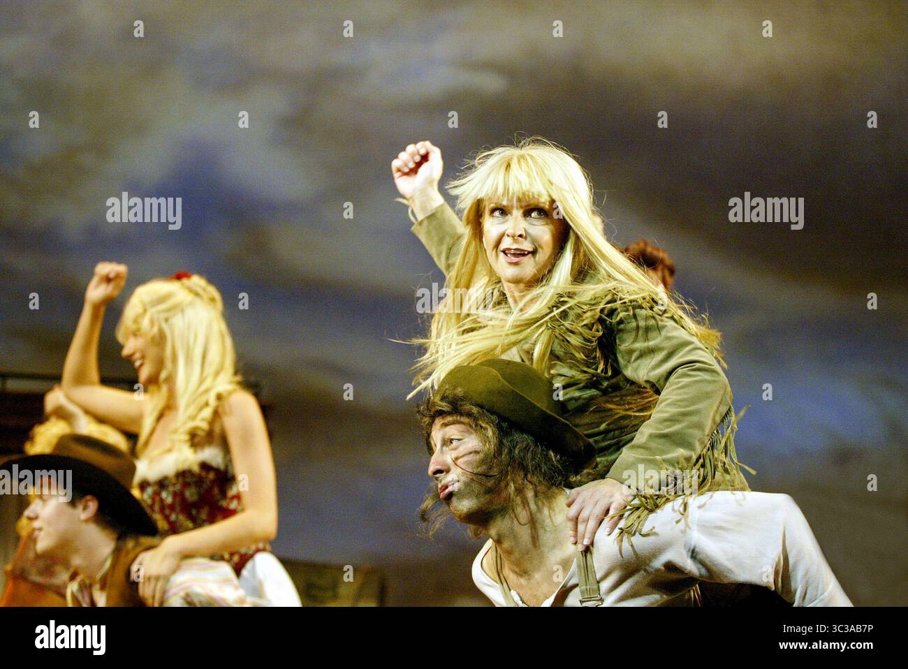 Toyah Willcox (CALAMITY Jane) in CALAMITY JANE im Shaftesbury Theatre, London WC2 26/06/2003 Bühnenadaption: Charles K Freeman Musik: Sammy Fain Text: Paul Francis Webster Design: Simon Higlett Beleuchtung: James Whiteside Choreographie: Craig Revel Horwood Regisseur: Ed Curtis Stockfoto