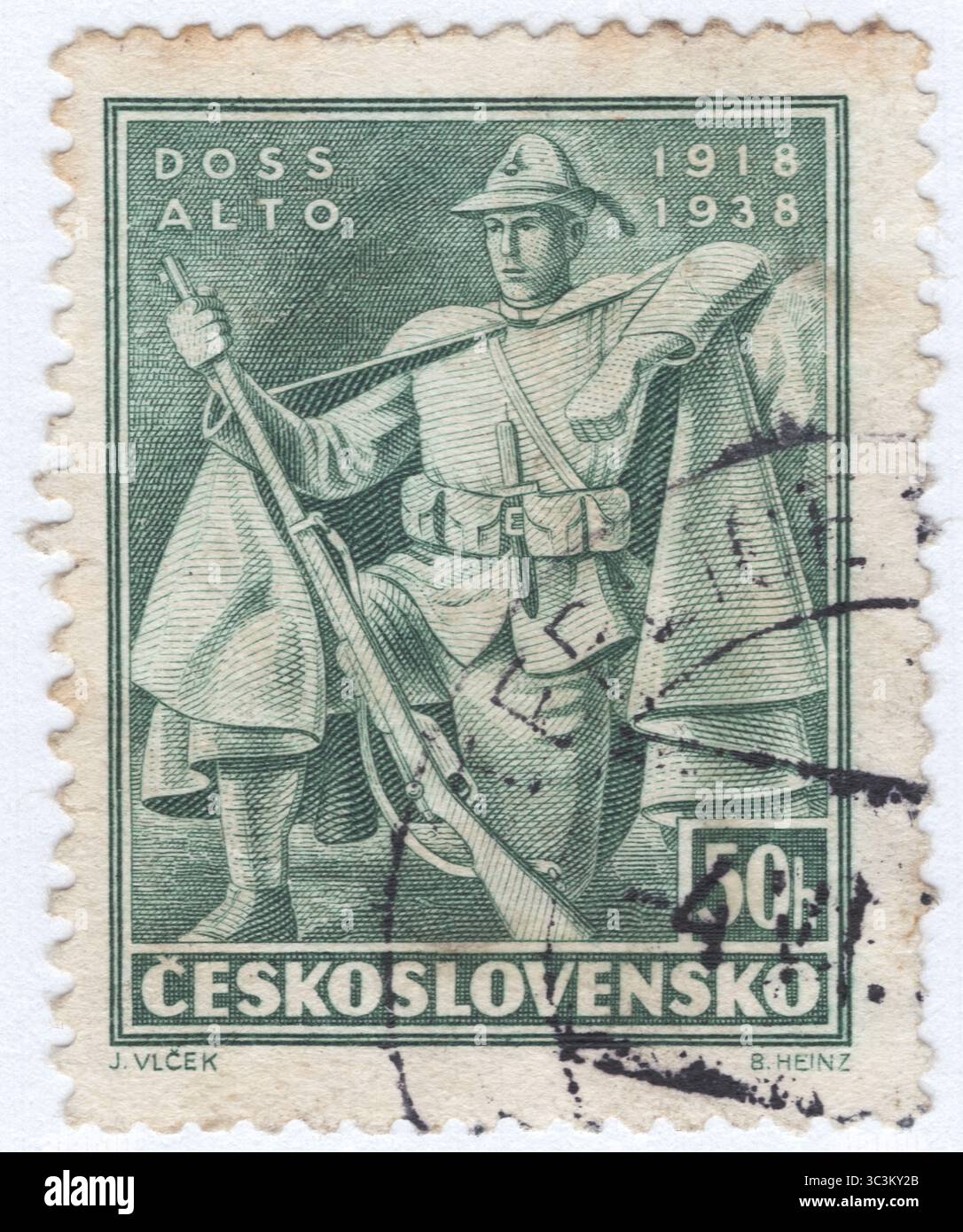TSCHECHOSLOWAKEI - 8. März 1938: 50 haléř tiefgrüne Briefmarke mit der Darstellung der Schlacht in Dos Alto (Italien). 20. Jahrestag der Schlacht von Bachmac, Vouziers und Doss Alto. Die Tschechoslowakischen Legionen waren freiwillige Streitkräfte, die hauptsächlich aus Tschechen und Slowaken zusammengesetzt waren und bis November 1919 auf der Seite der Entente-Mächte und der Weißen Armee im Russischen Bürgerkrieg kämpften. Ihr Ziel war es, die Unterstützung der alliierten Mächte für die Unabhängigkeit der Länder der Böhmischen Krone vom österreichischen Reich und der slowakischen Gebiete vom Königreich Ungarn zu gewinnen Stockfoto