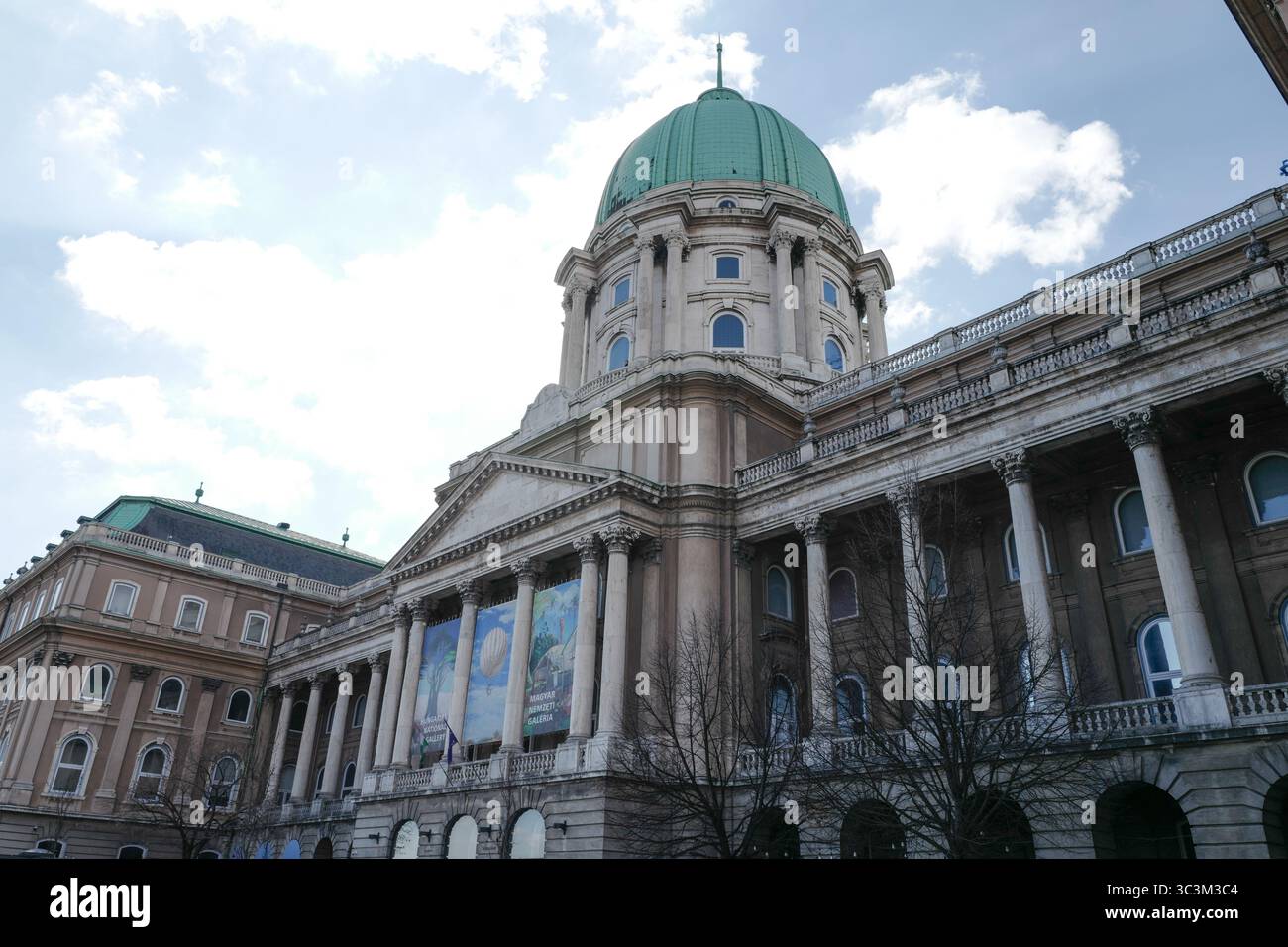 Budapester Kathedrale Ungarn parlamentsschloss Donaubrücken Buda Ungarische Nationalgalerie Stockfoto