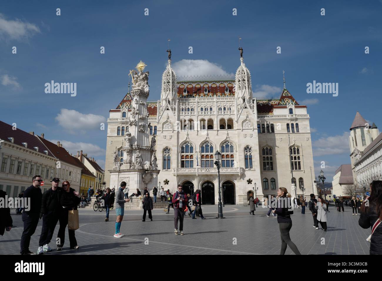 Budapester Kathedrale parlamentsschloss Donaubrücken Burg Buda, Fischerbastei und Matthiaskirche Stockfoto