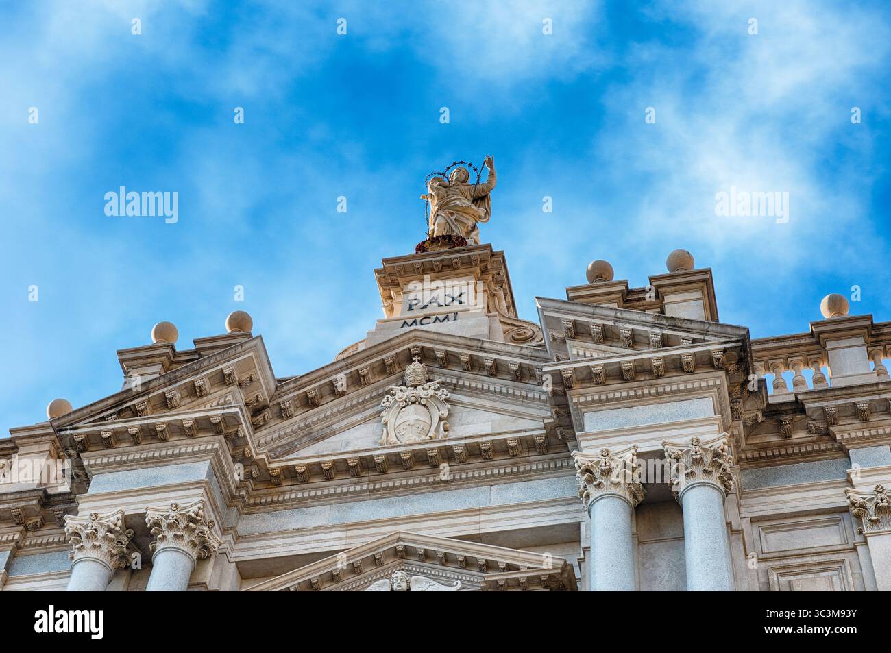 Fassade des Heiligtums Unserer Lieben Frau vom Rosenkranz von Pompei, Italien Stockfoto