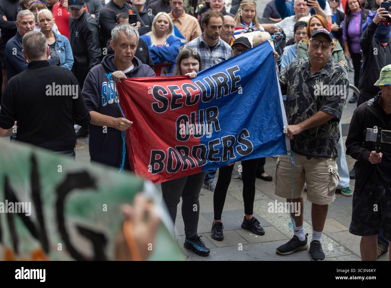 Glasgow, Schottland, 26. Juli 2025. märz der UK Independence Party (UKIP) „Mass-Deportations Now“ unter der Leitung von Nick Tenconi und mit Patriotic Alternative in Anwesenheit, durch die Straßen von Glasgow, Schottland, 26. Juli 2025. Foto: Alamy Live News. Stockfoto