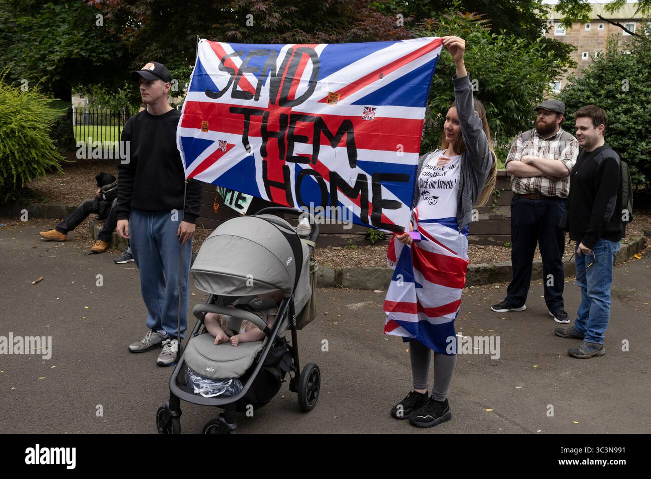Glasgow, Schottland, 26. Juli 2025. märz der UK Independence Party (UKIP) „Mass-Deportations Now“, mit Anführer Nick Tenconi, in Glasgow, Schottland, am 26. Juli 2025. Foto: Alamy Live News. Stockfoto