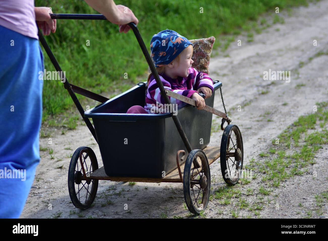 Nostalgischer kinderwagen -Fotos und -Bildmaterial in hoher Auflsung   Alamy