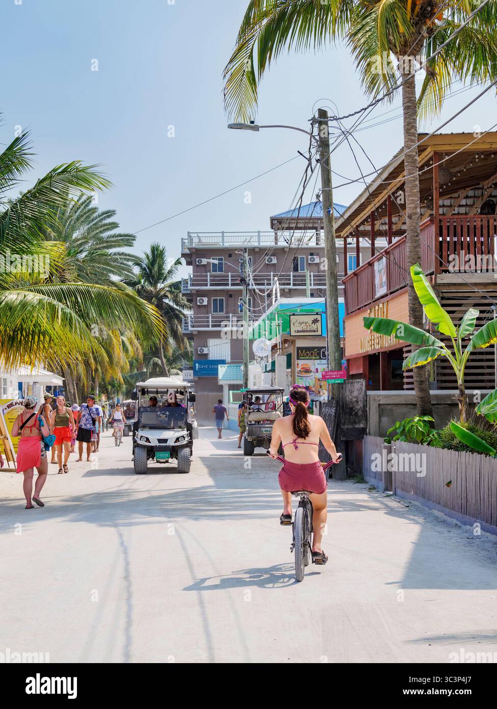 Straße von Caye Caulker Village, Caye Caulker, Belize District, Belize Stockfoto