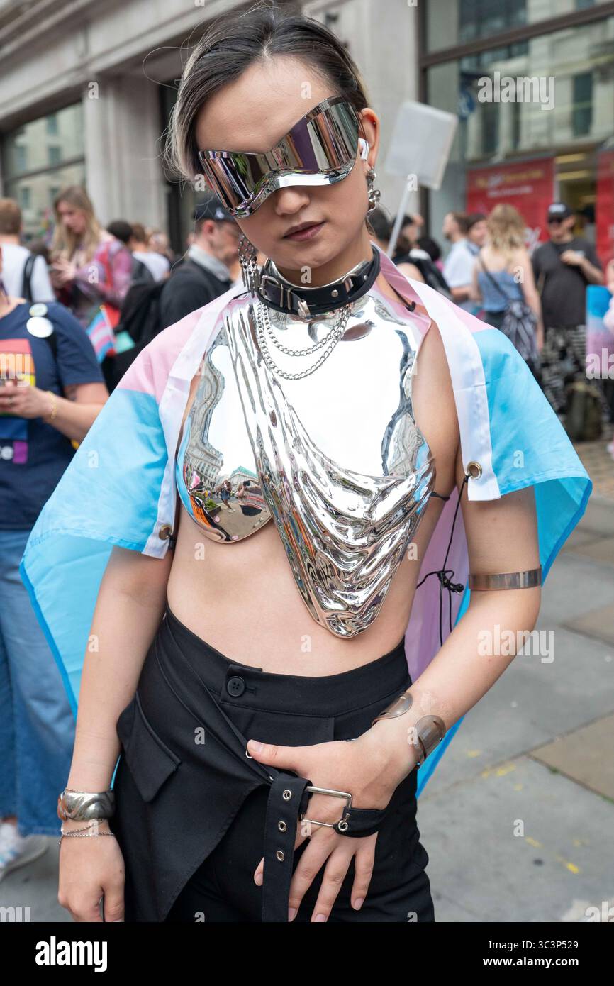 London, Großbritannien. Juli 2025. Tausende von Menschen nehmen an der größten Trans Pride Credit aller Zeiten Teil: Denise Laura Baker/Alamy Live News Stockfoto