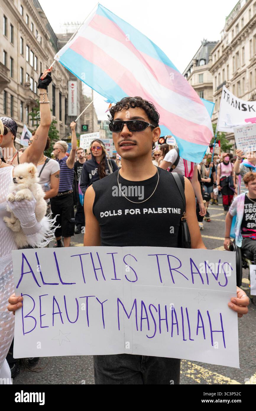 London, Großbritannien. Juli 2025. Tausende von Menschen nehmen an der größten Trans Pride Credit aller Zeiten Teil: Denise Laura Baker/Alamy Live News Stockfoto