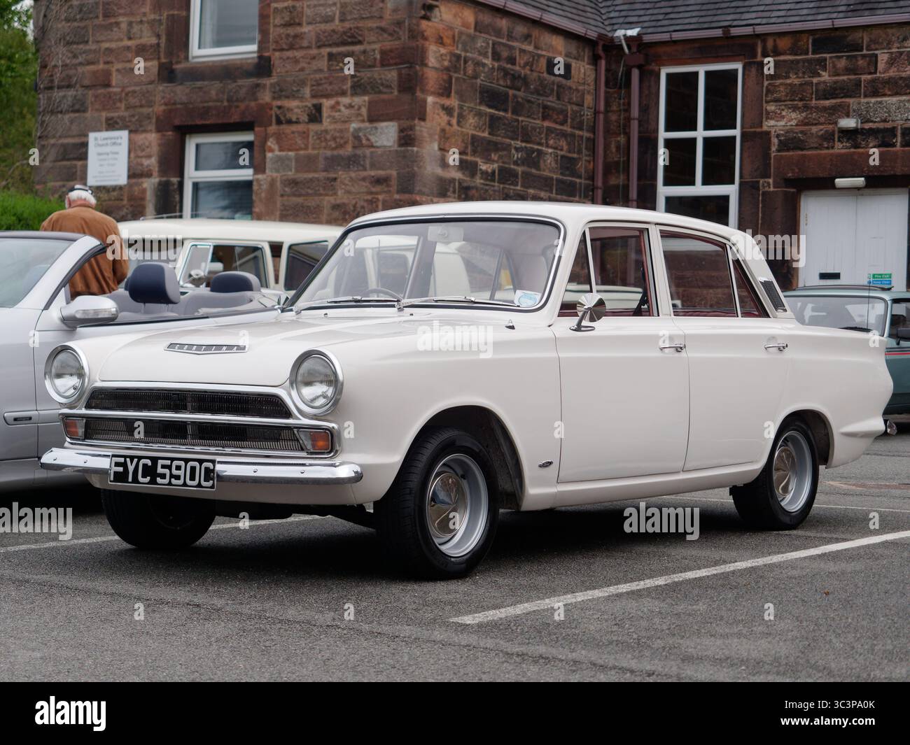 Cortina im Congleton Beartown Classic Car Club in der St Lawrence's Church Hall in Biddulph, Staffordshire, England. Juli 2025 Stockfoto