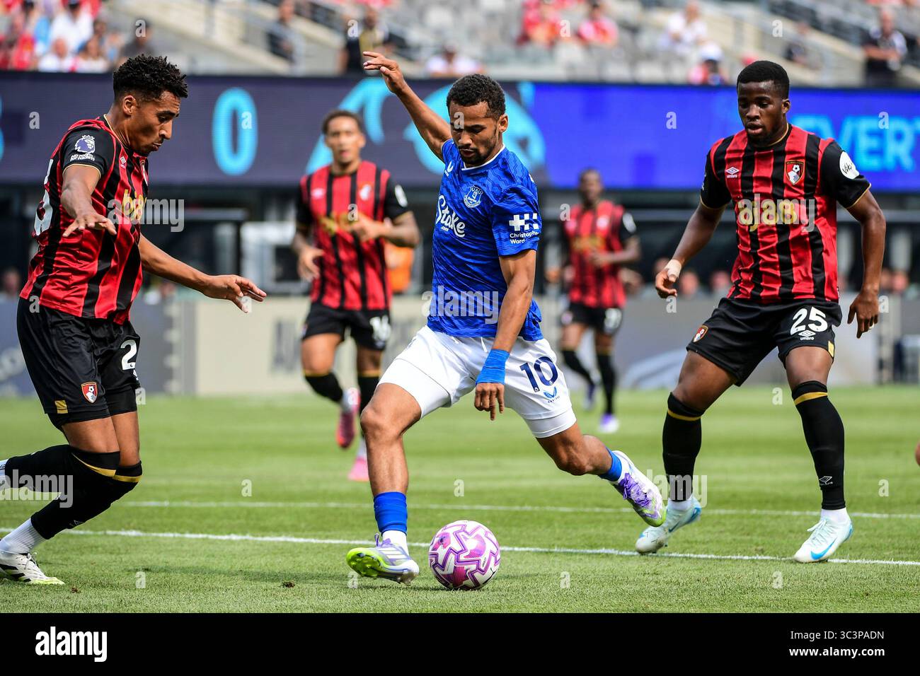 Harrison, Usa. Juli 2025. East Rutherford, NJ, USA, 26. Juli 2025: Iliman Ndiaye (10 Everton) während des Premier League Summer Series Spiels zwischen AFC Bournemouth und Everton FC im MetLife Stadium in East Rutherford, NJ, USA (NUR REDAKTIONELLE VERWENDUNG). (Rebekah Wynkoop/SPP) Credit: SPP Sport Press Photo. /Alamy Live News Stockfoto