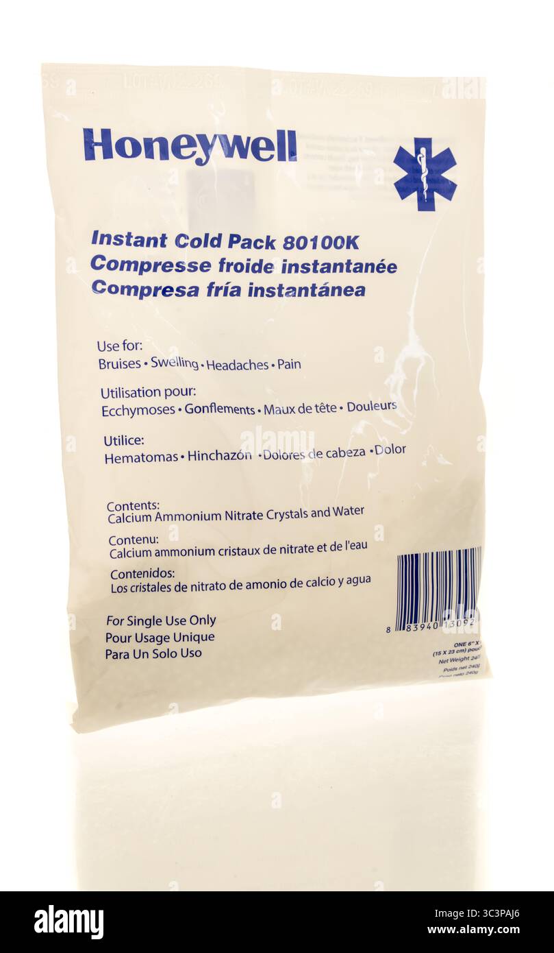 Winneconne, WI - 20. Juli 2025: Ein Paket von Honeywell Instant Cold Pack auf einem isolierten Hintergrund. Stockfoto