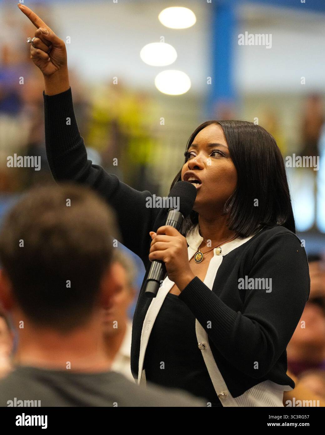 Austin, Texas, USA. Juli 2025. Die US-Kongressabgeordnete JASMINE CROCKETT spricht am 25. Juli 2025 bei der People vs. The Power Grab-Kundgebung in Austin, Texas. Quelle: Harmon Dobson/ZUMA Wire/Alamy Live News Stockfoto