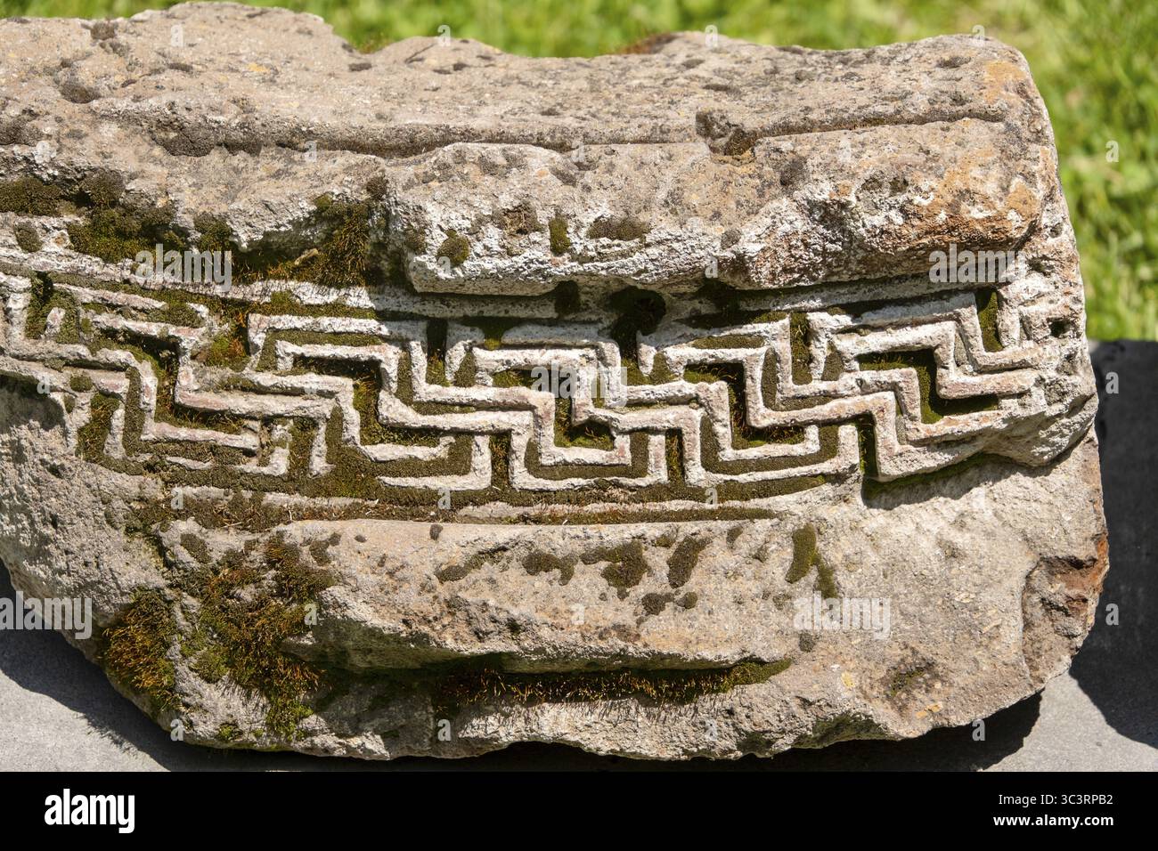 Fragment der Mauer eines antiken Tempels mit Ornament, Garni, Armenien Stockfoto