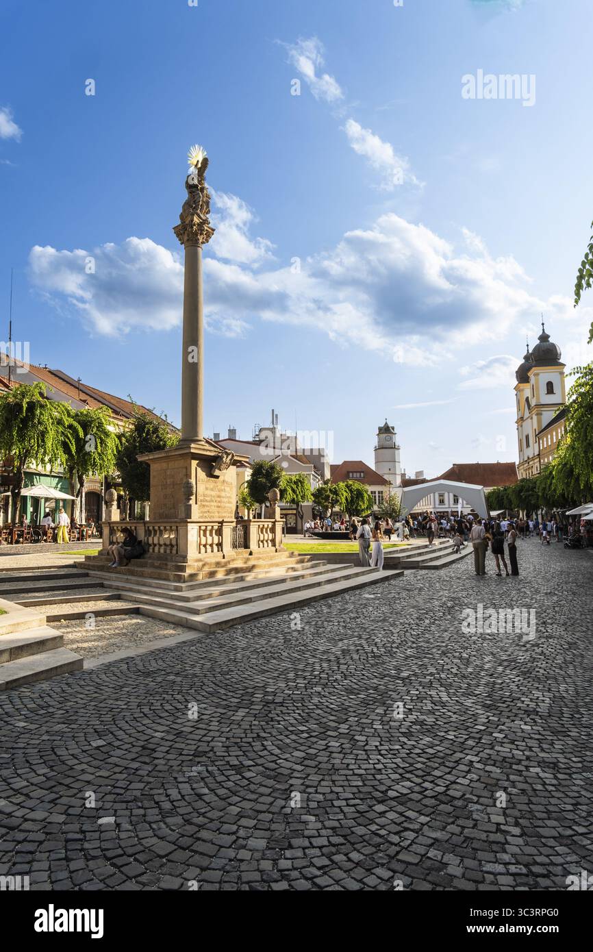 Pestsäule zum Gedenken an die Opfer der Pestsäule zu Beginn des 18. Jahrhunderts, Kulturhauptstadt 2026, TrenDin, Slowakei Stockfoto
