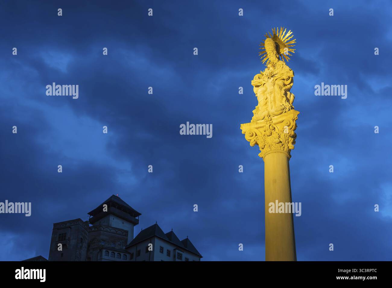 Pestsäule zum Gedenken an die Opfer der Pestsäule zu Beginn des 18. Jahrhunderts, Kulturhauptstadt 2026, TrenDin, Slowakei Stockfoto