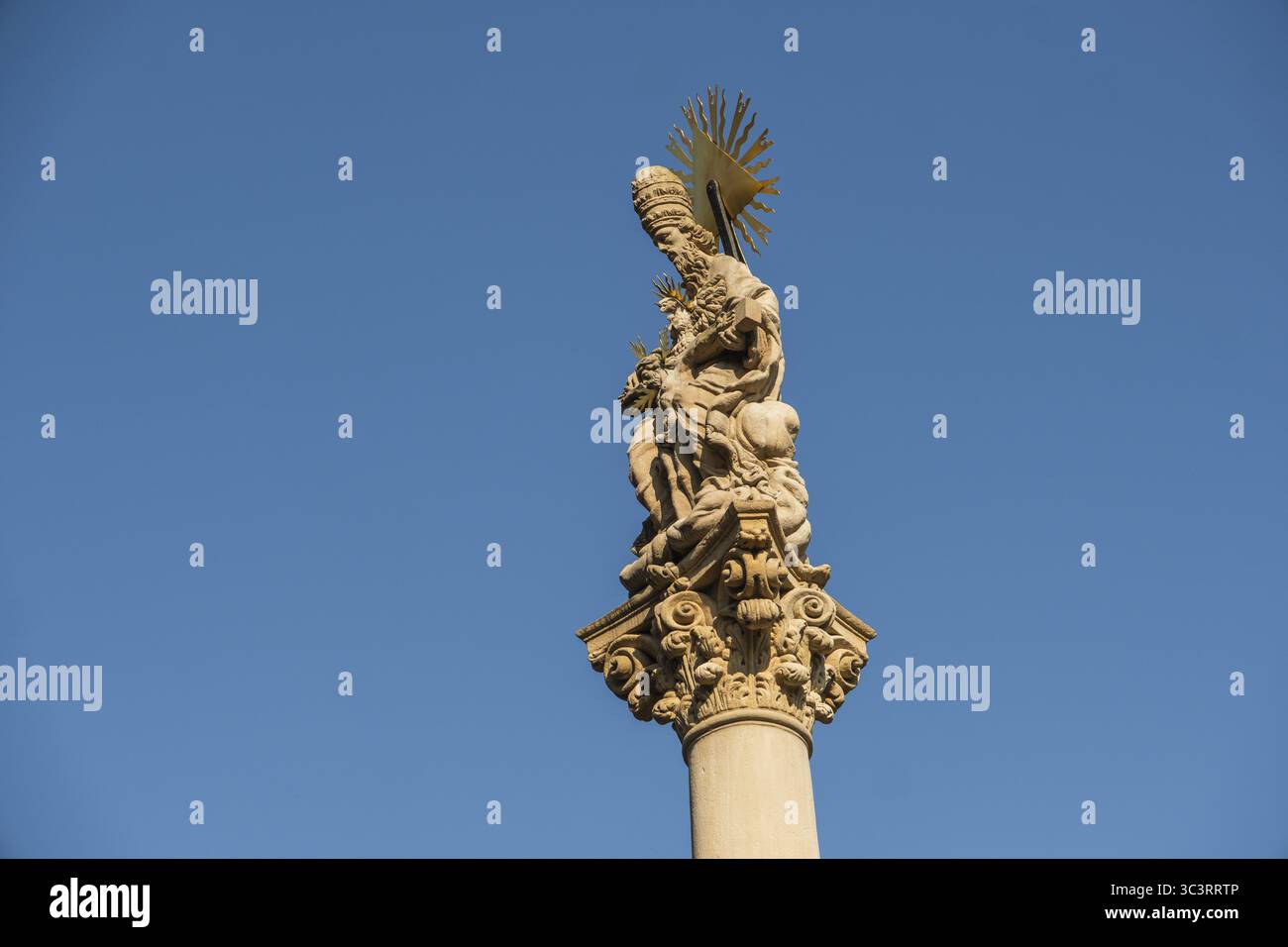 Pestsäule zum Gedenken an die Opfer der Pestsäule zu Beginn des 18. Jahrhunderts, Kulturhauptstadt 2026, TrenDin, Slowakei Stockfoto
