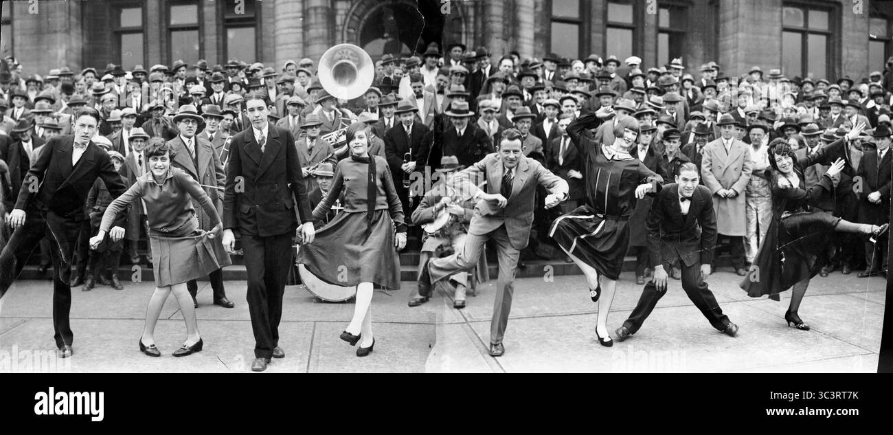 Charleston Tanzwettbewerb vor dem St. Louis Rathaus - 1925 Stockfoto