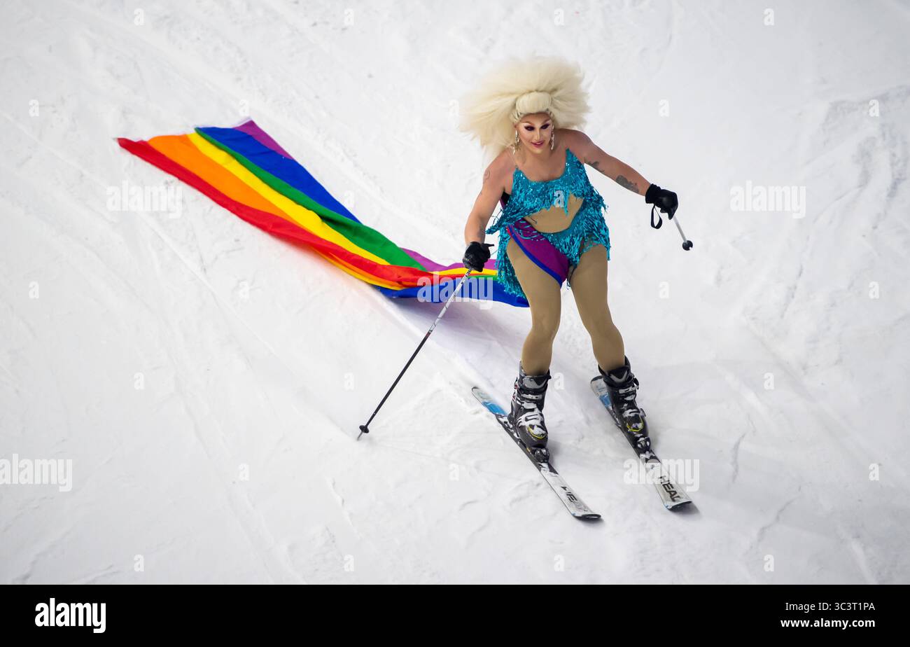 Drag-Artist The Vivienne im Chill Factore, Manchester. Stockfoto