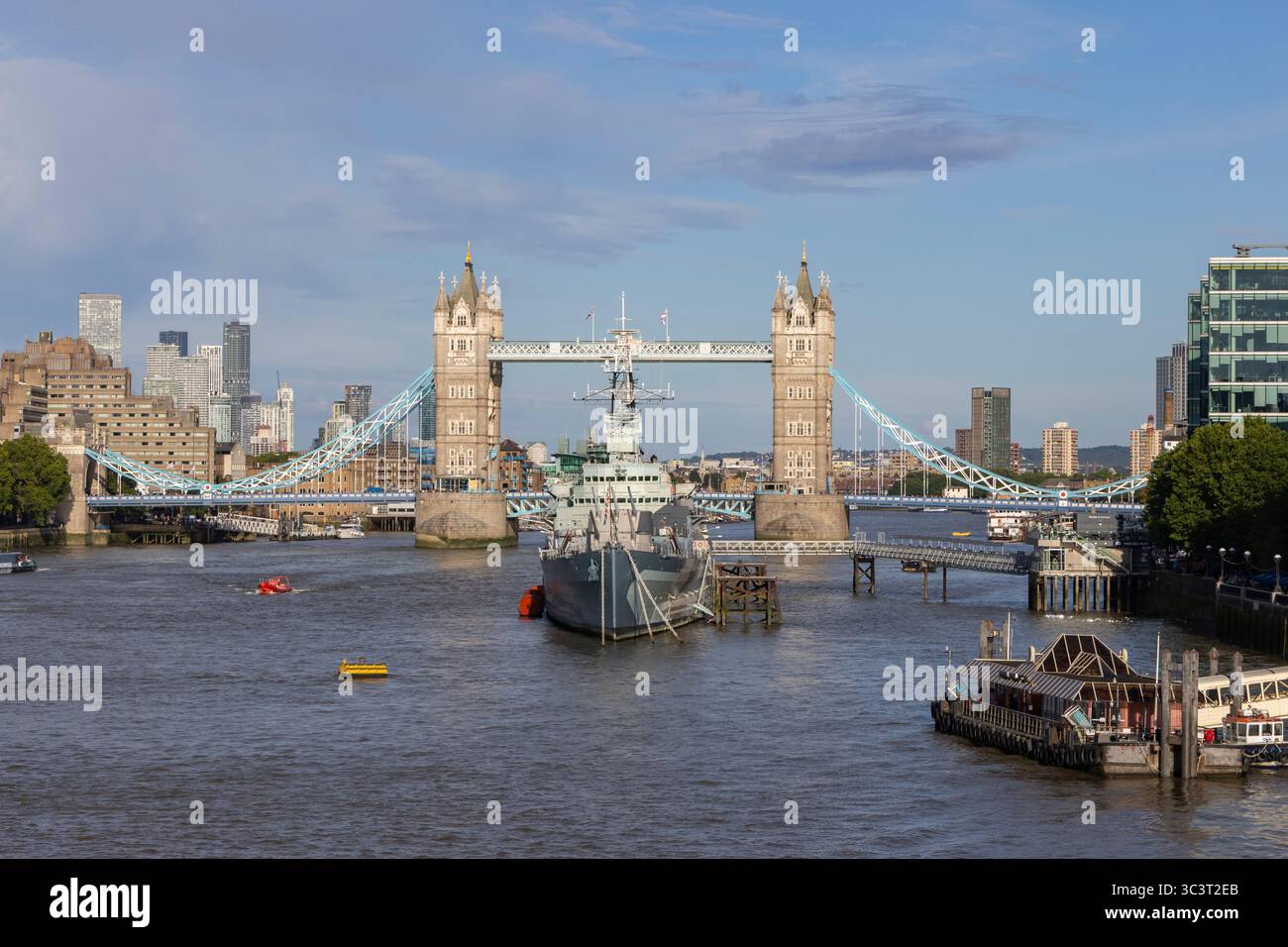 Die Tower Bridge und HMS Belfast Stockfoto