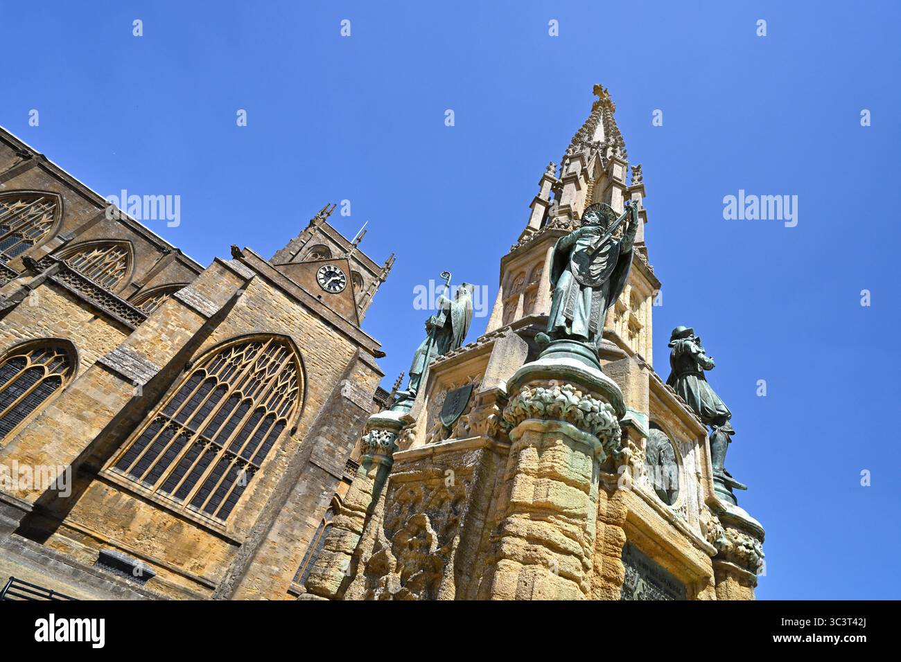 Außenansicht der Sherborne Abbey, auch bekannt als Abbey Church of St. Mary the Virgin, Dorset UK July Stockfoto