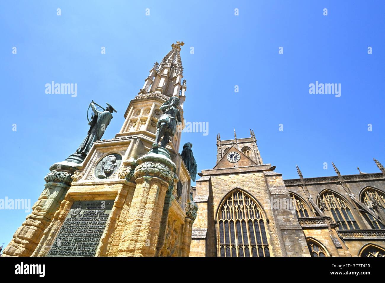 Außenansicht der Sherborne Abbey, auch bekannt als Abbey Church of St. Mary the Virgin, Dorset UK July Stockfoto