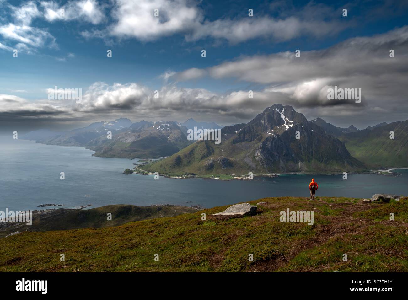 Blick Vom Berg Offersoykammen Auf Die Küstenlandschaft Der Lofoten In Norwegen Stockfoto