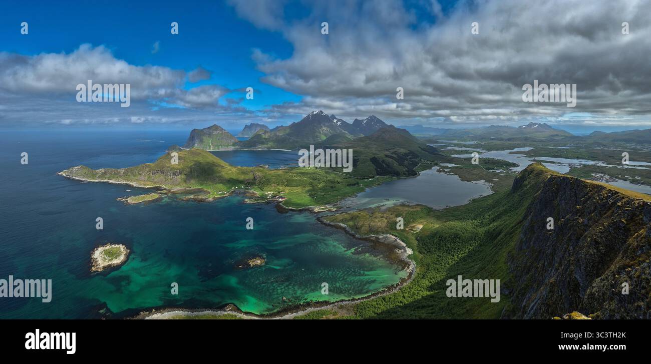Blick Vom Berg Offersoykammen Auf Die Küstenlandschaft Der Lofoten In Norwegen Stockfoto