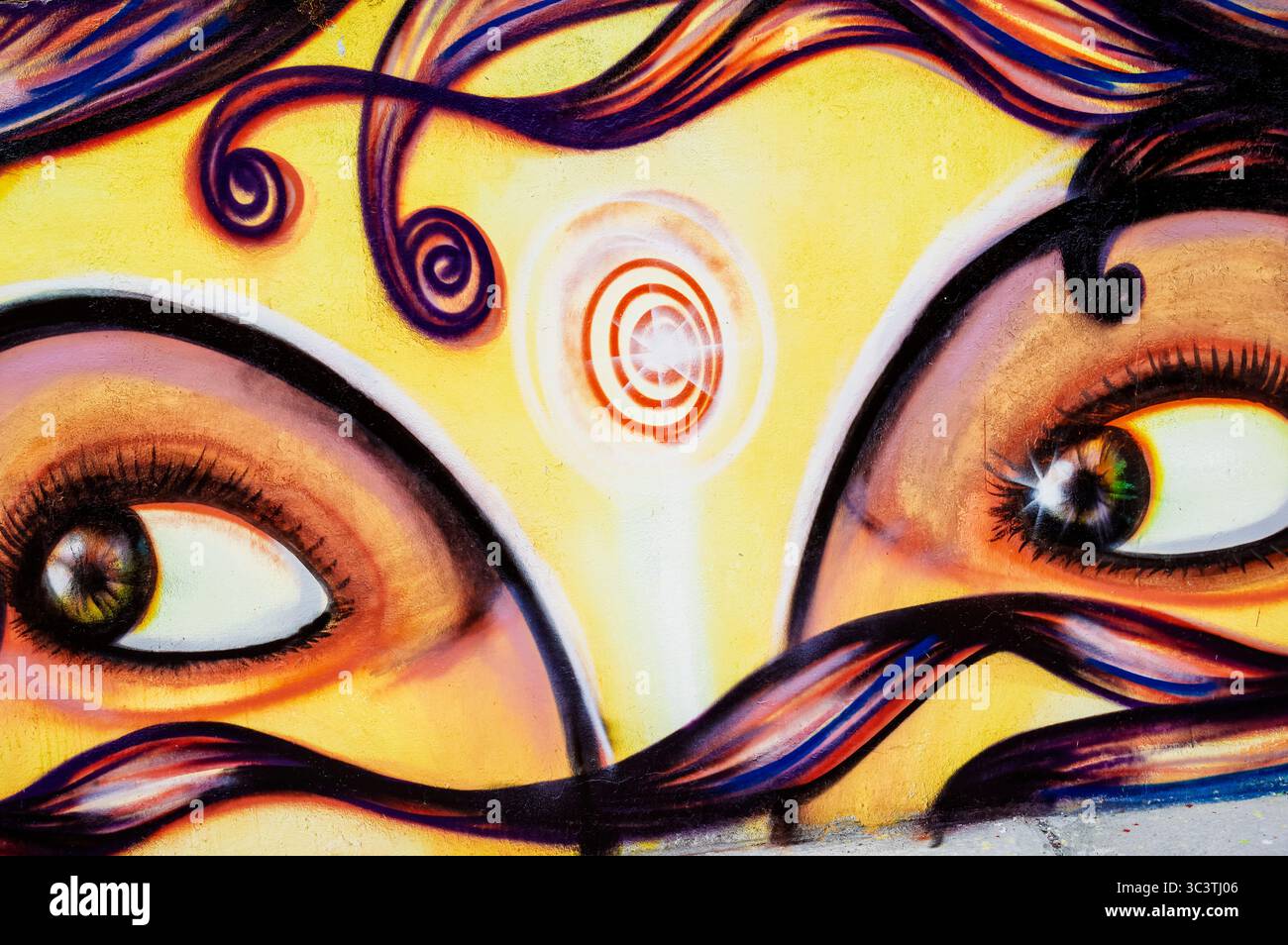 Boquete, Panama, 20. Mai 2014: Vibrant Eyes of Panama: A Street Art Masterpiece Stockfoto